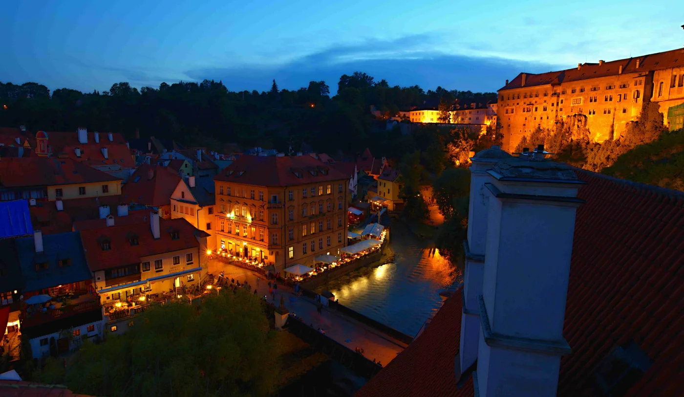 Abendliches Panorama des historischen Zentrums von Böhmisch Krummau